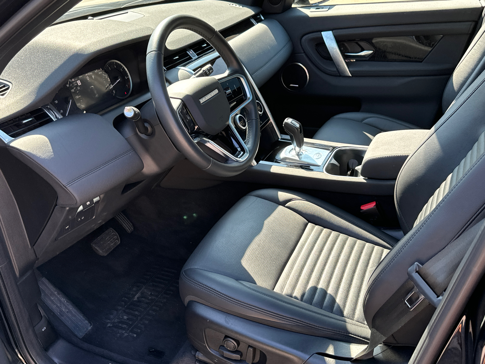 2023 Land Rover Discovery Sport SE 9