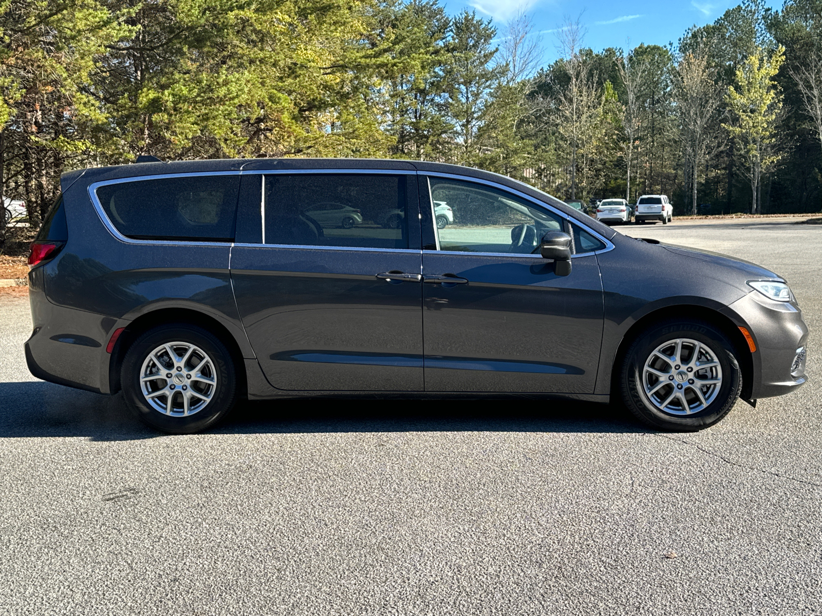 2023 Chrysler Pacifica Touring L 4