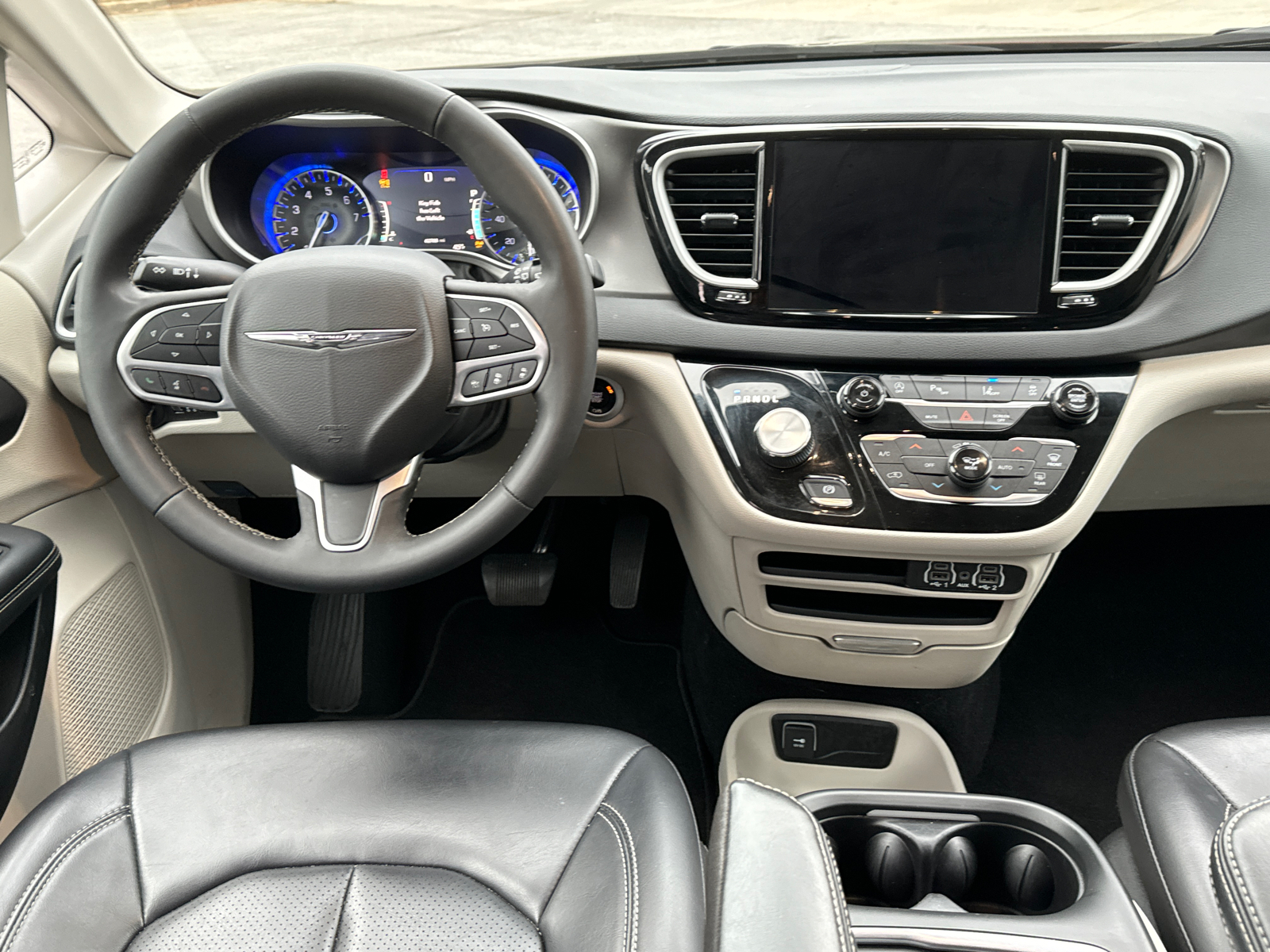 2023 Chrysler Pacifica Touring L 24