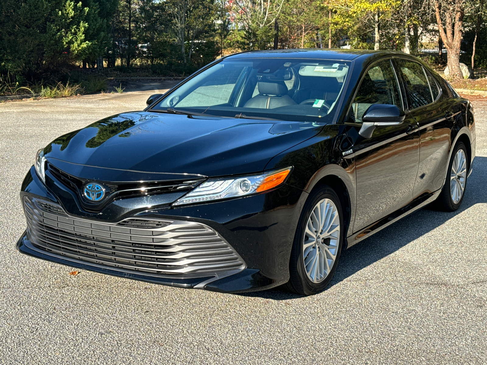 2020 Toyota Camry Hybrid XLE 1