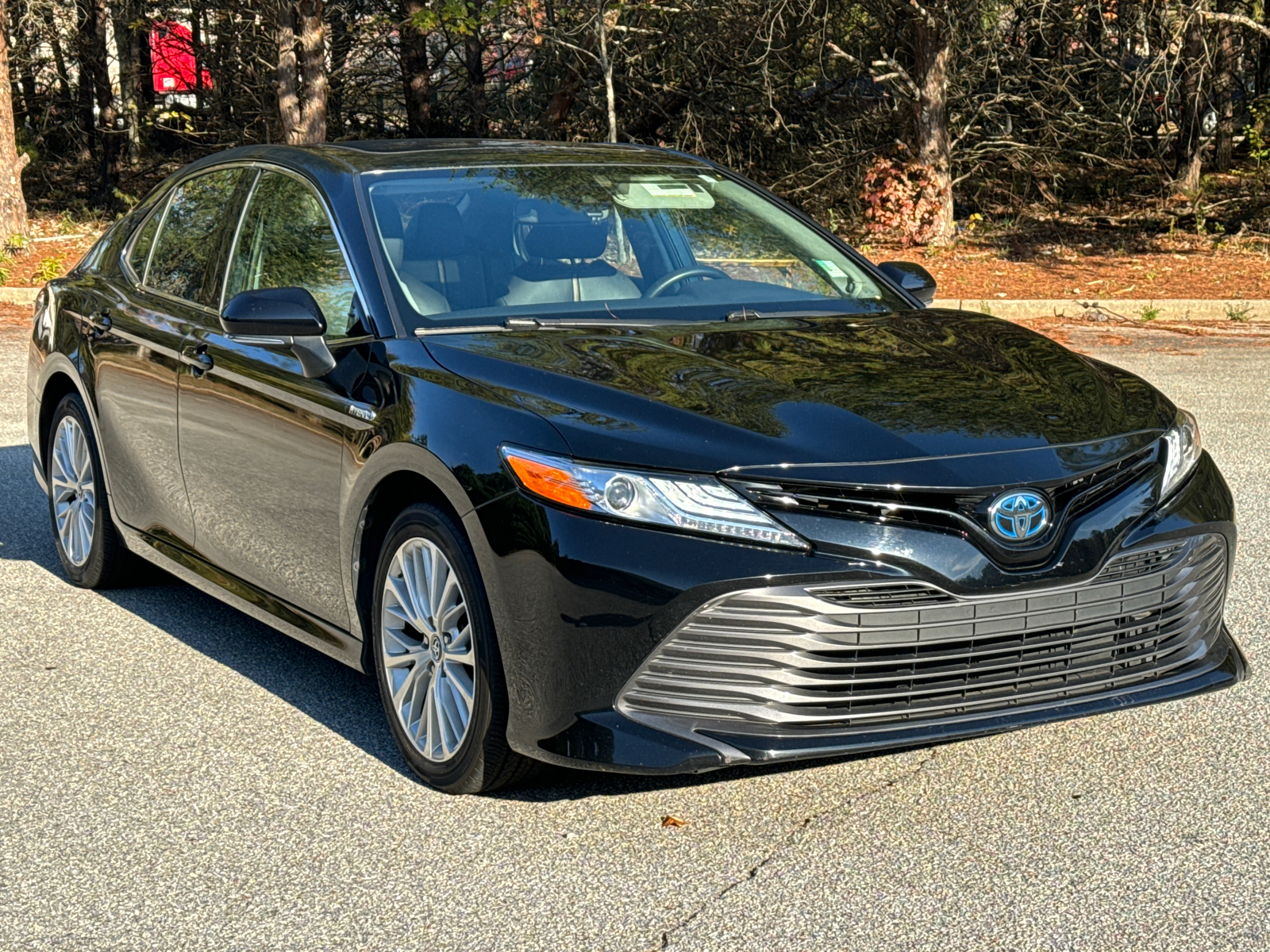 2020 Toyota Camry Hybrid XLE 3