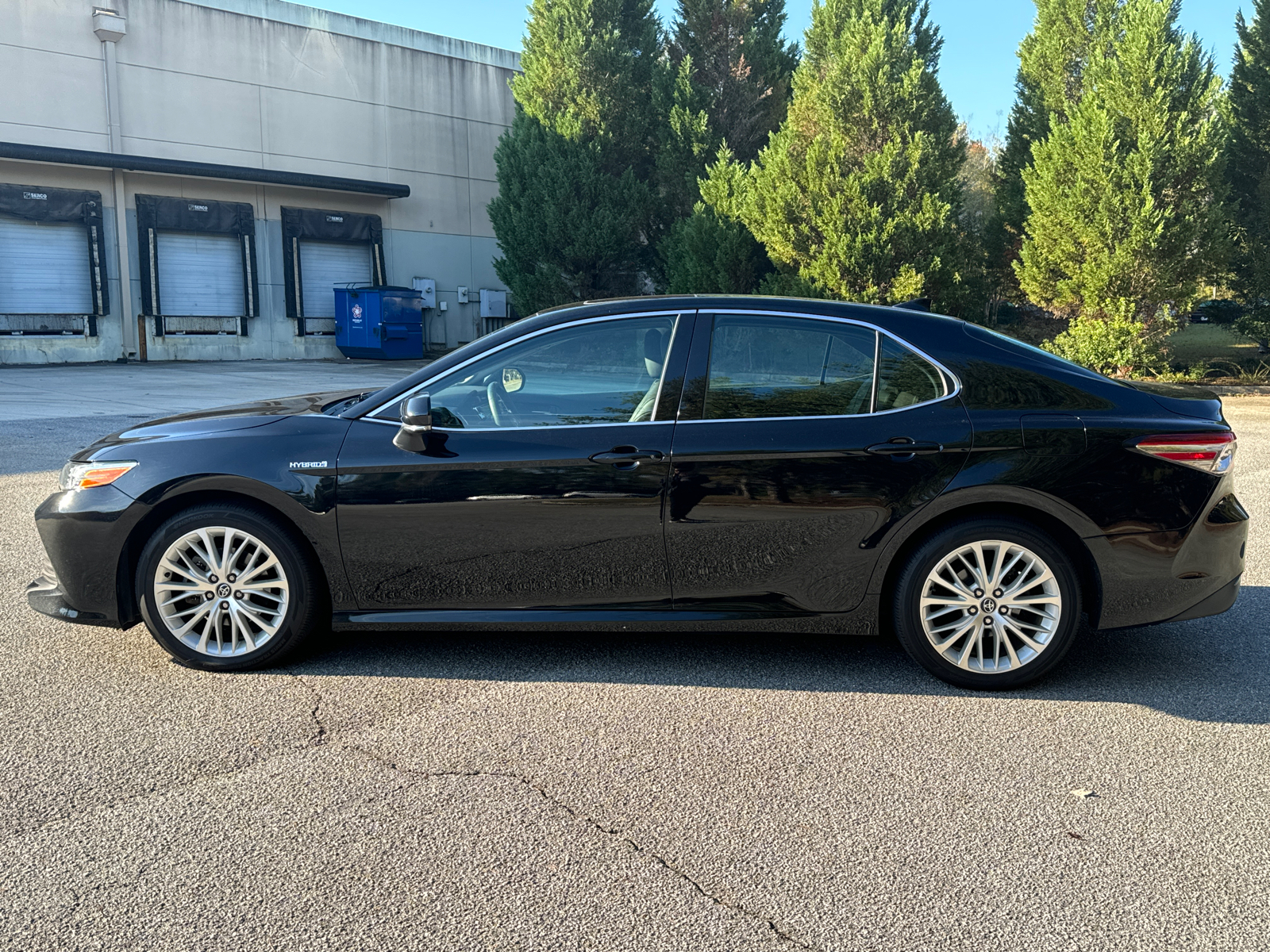 2020 Toyota Camry Hybrid XLE 8