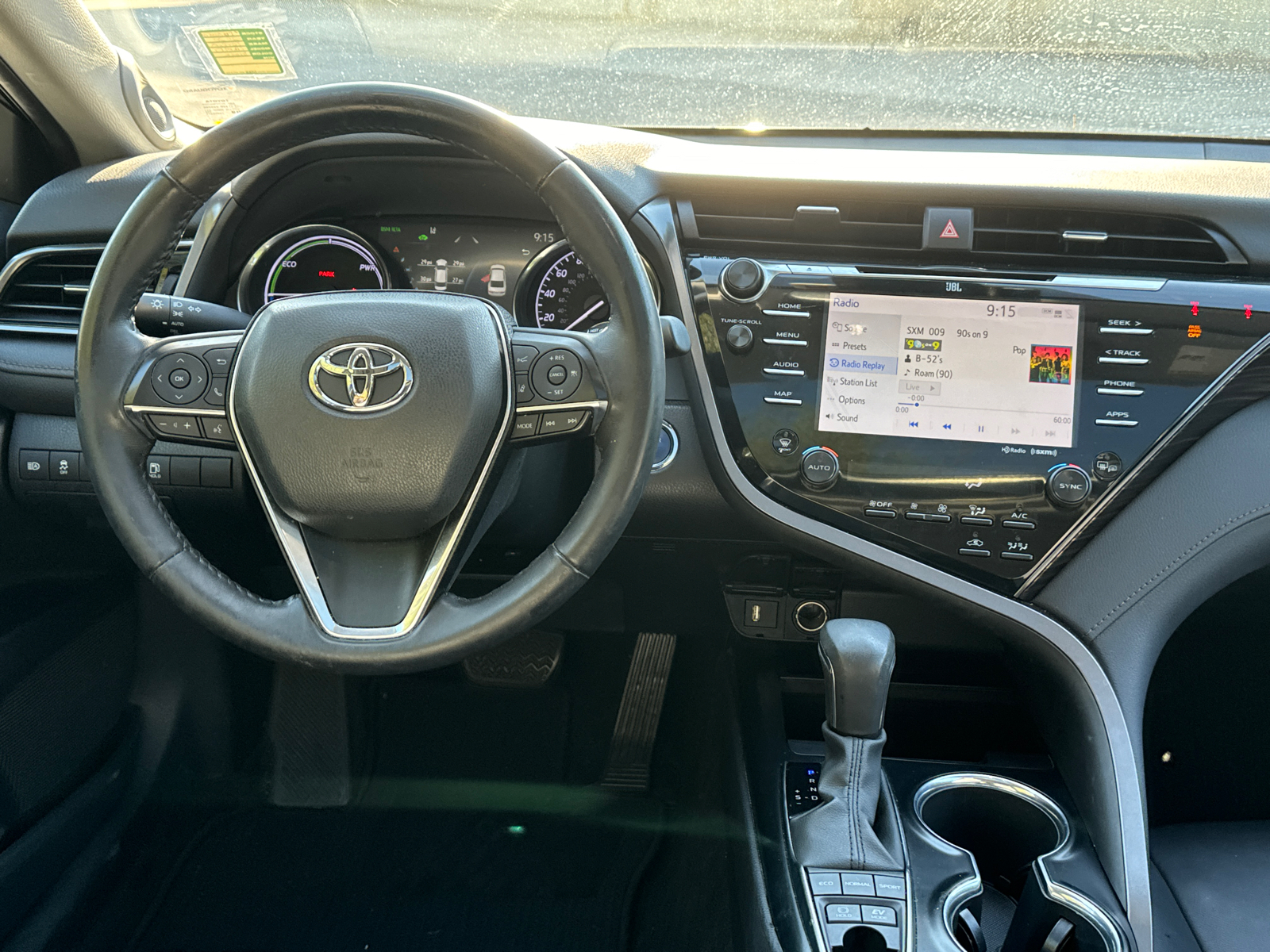 2020 Toyota Camry Hybrid XLE 23