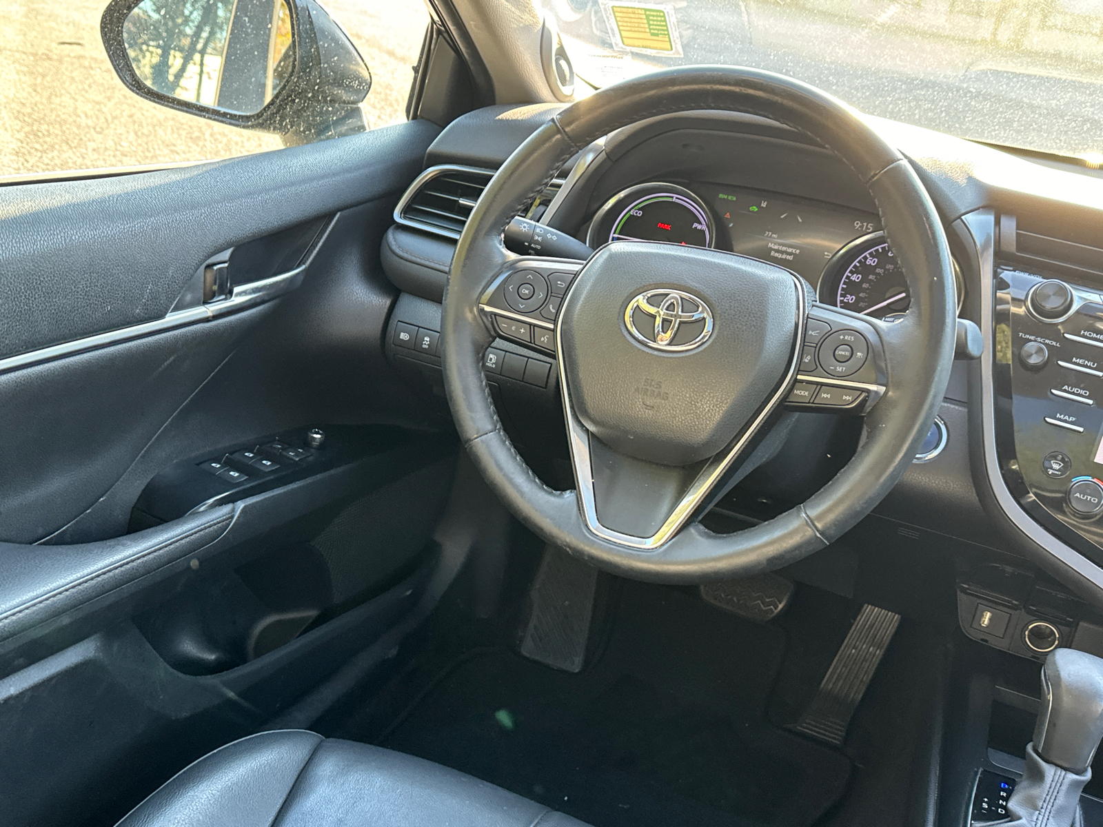 2020 Toyota Camry Hybrid XLE 24