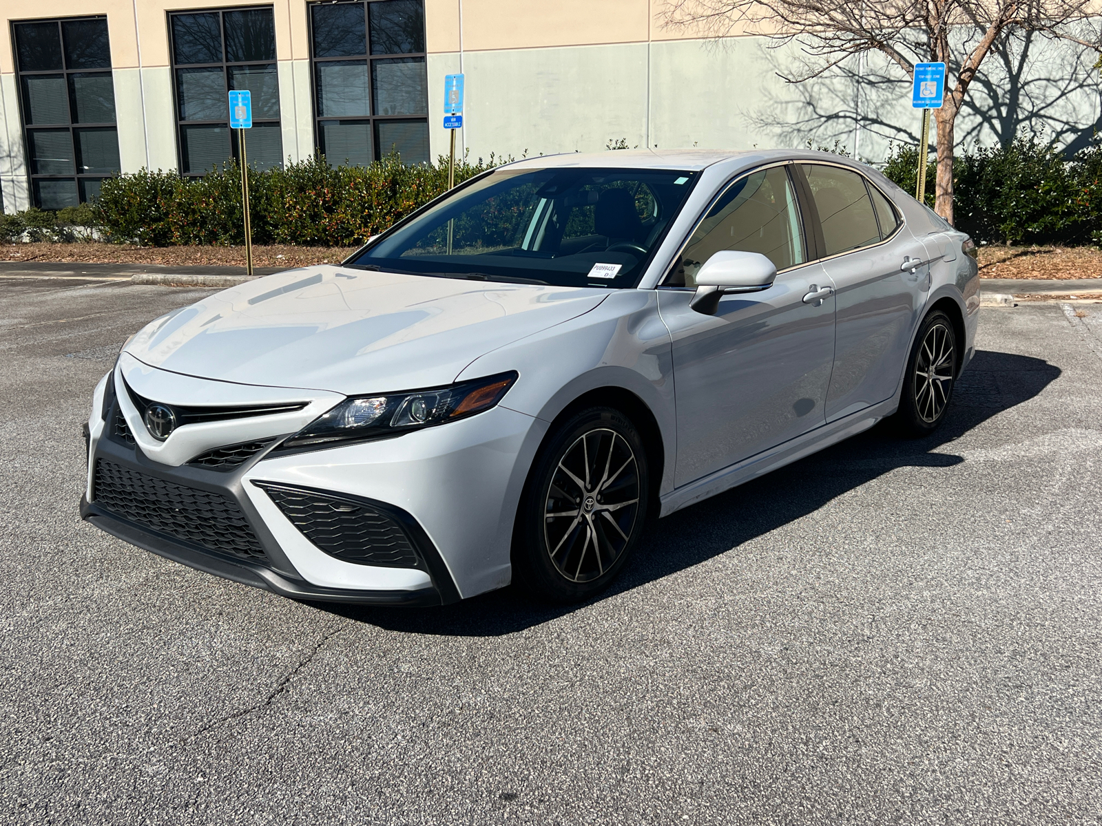 2023 Toyota Camry SE 1