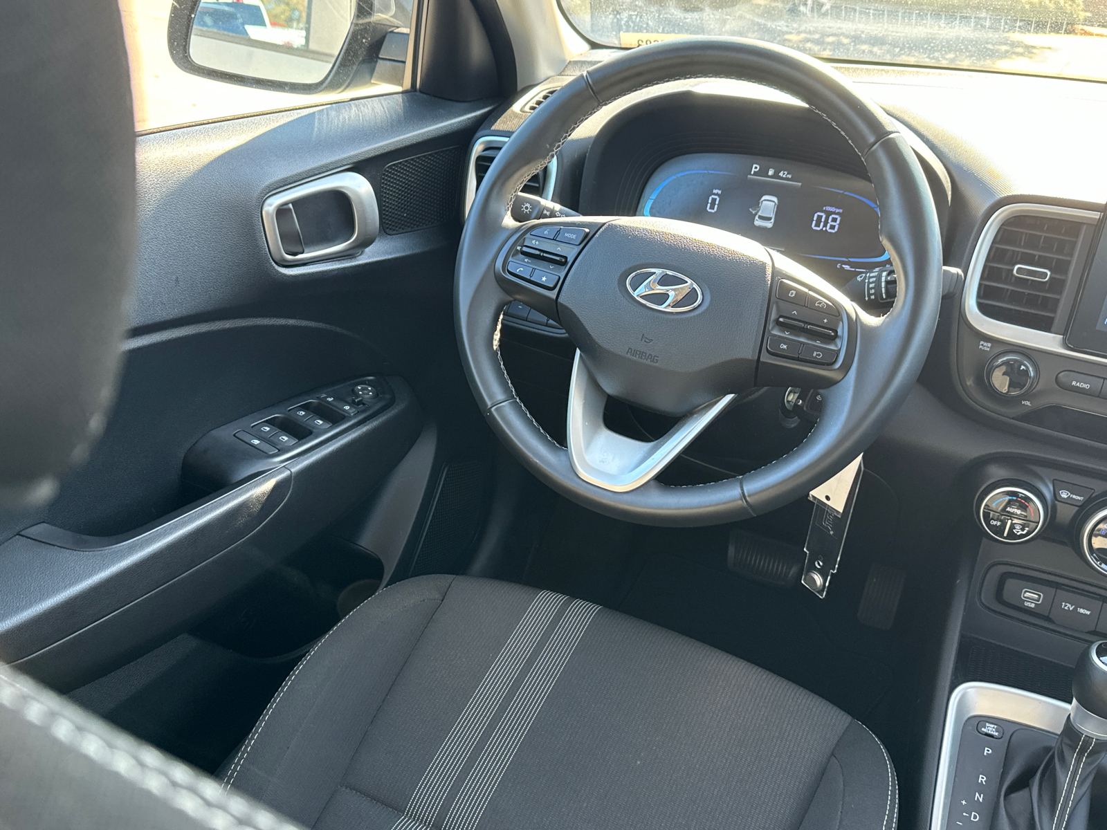 2023 Hyundai Venue SEL 24