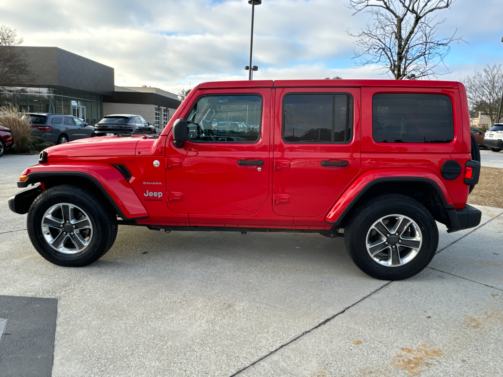 2023 Jeep Wrangler Sahara 8