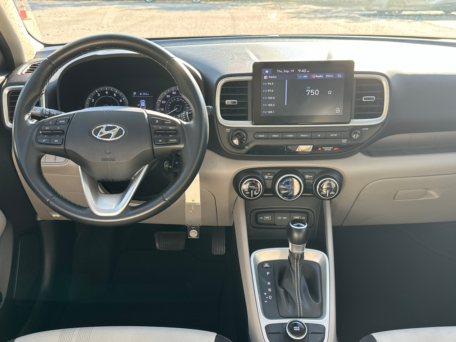 2022 Hyundai Venue SEL 23