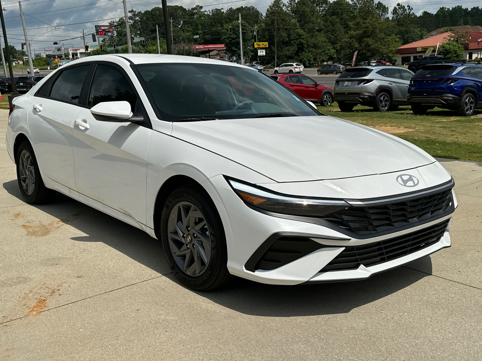 2024 Hyundai Elantra Hybrid Blue 3