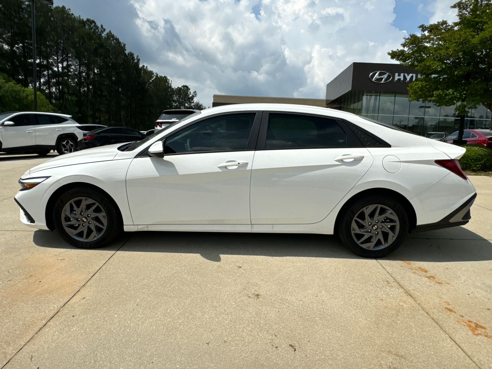 2024 Hyundai Elantra Hybrid Blue 8