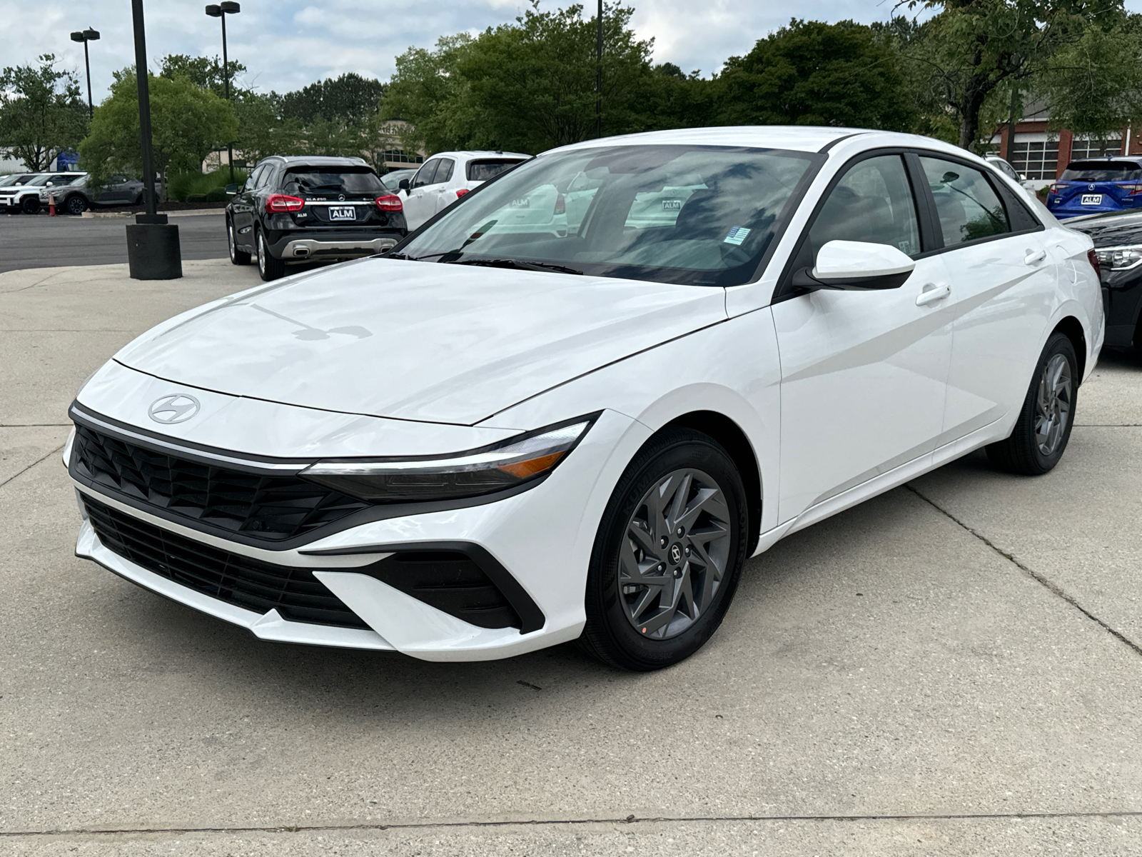 2024 Hyundai Elantra Hybrid Blue 1