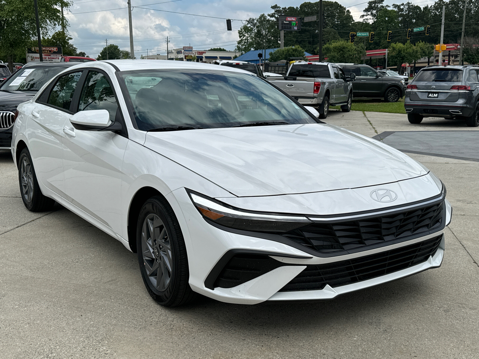 2024 Hyundai Elantra Hybrid Blue 3