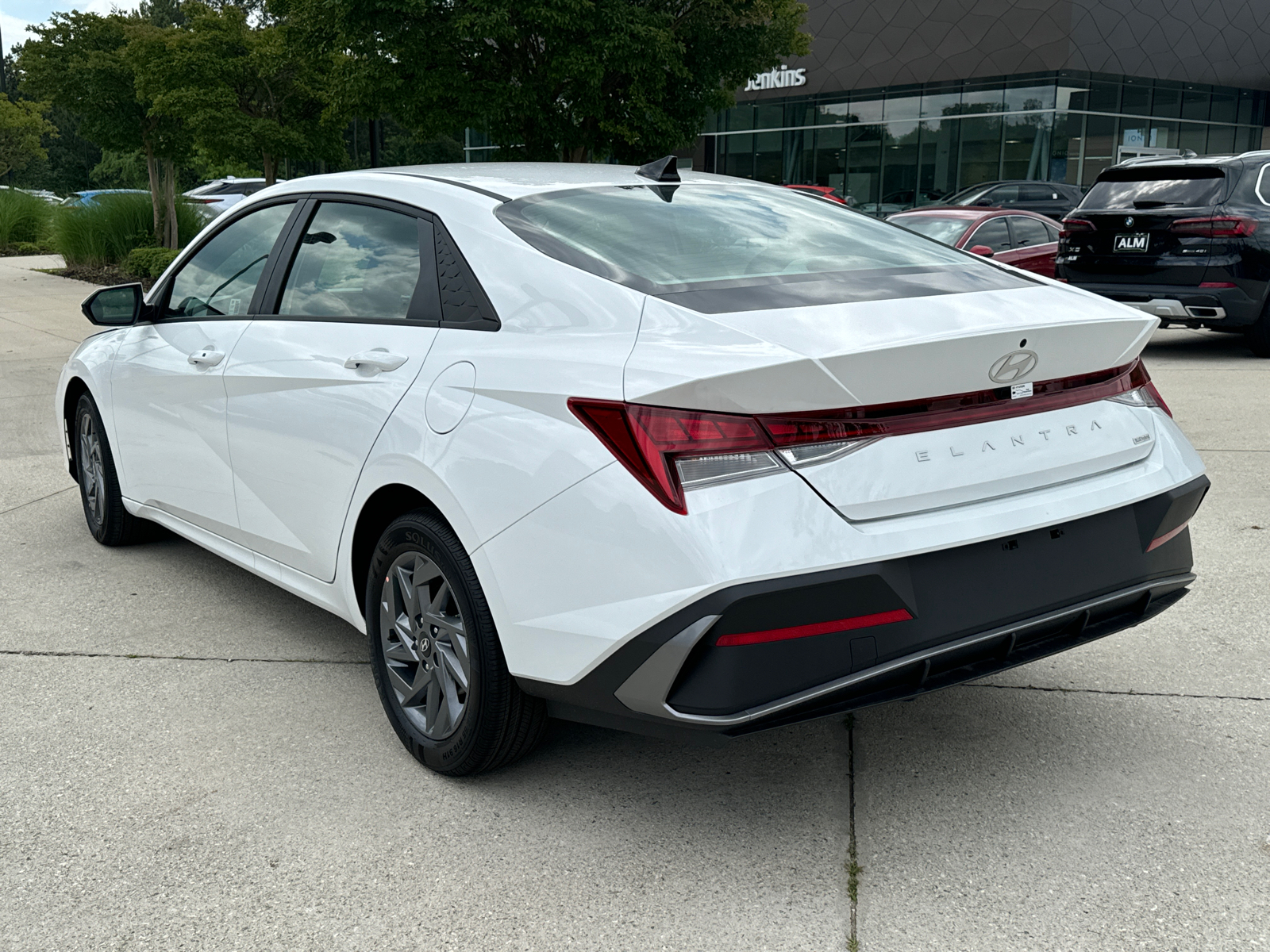 2024 Hyundai Elantra Hybrid Blue 7