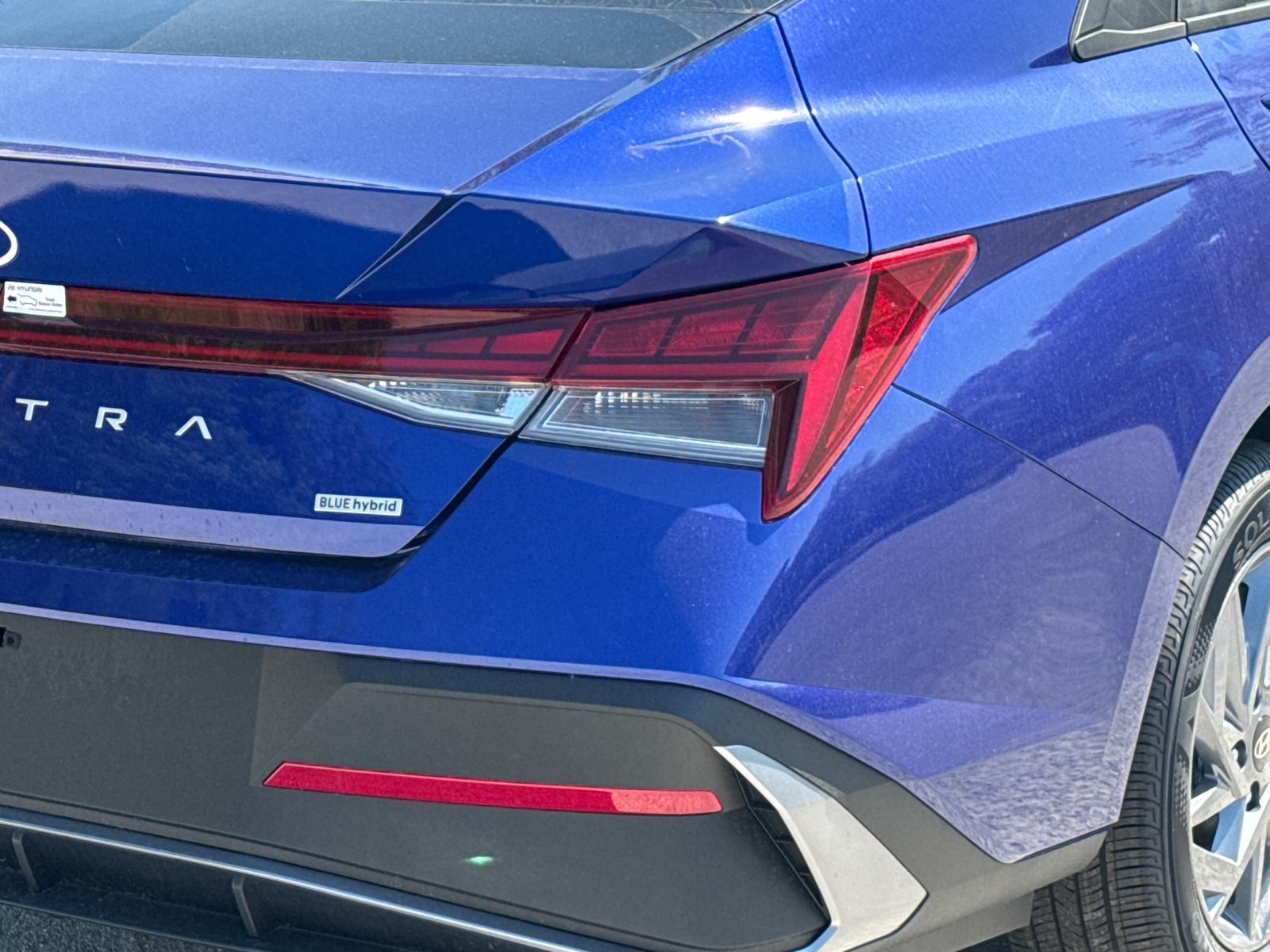 2024 Hyundai Elantra Hybrid Blue 7