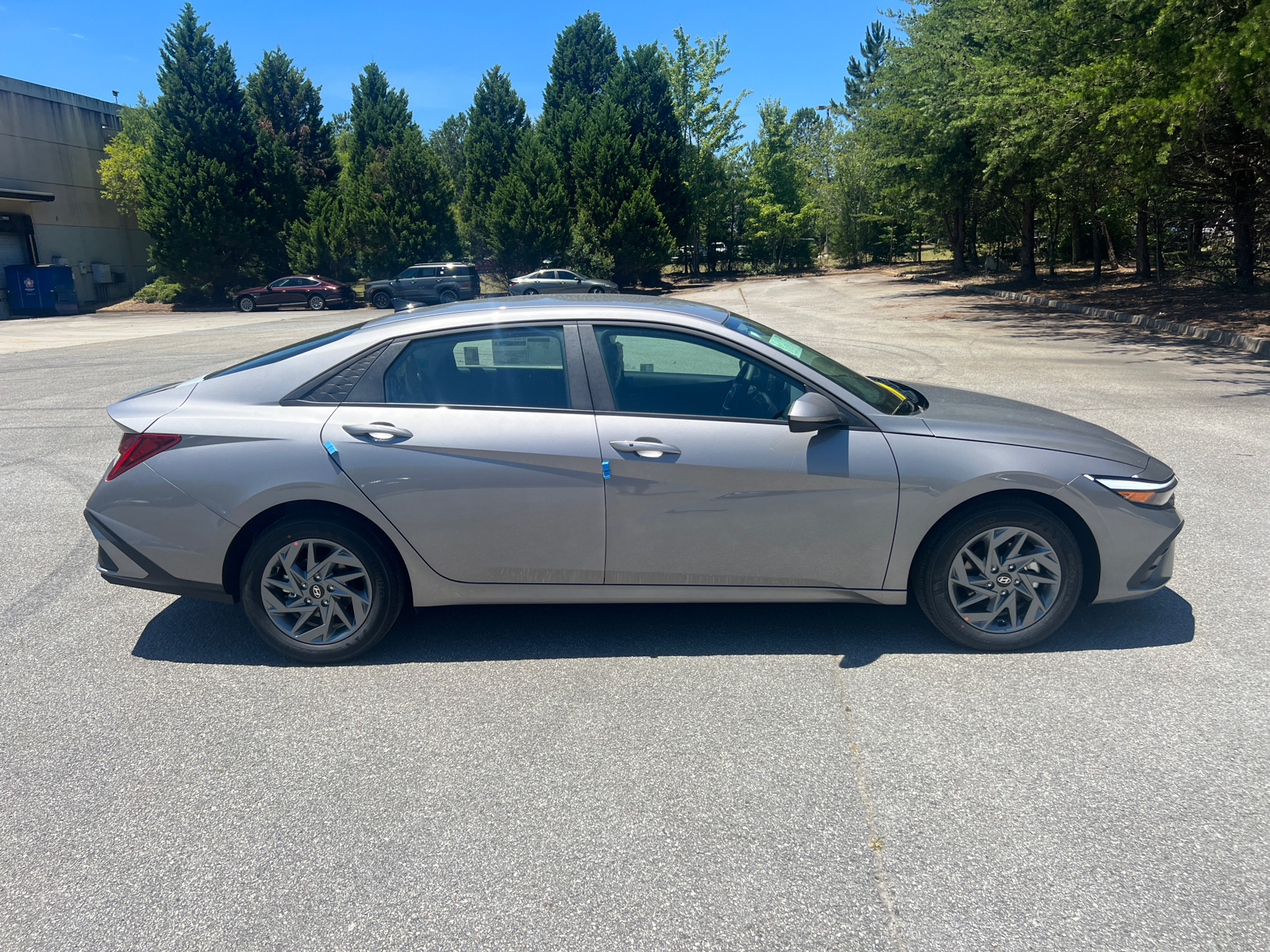 2024 Hyundai Elantra Hybrid Blue 4