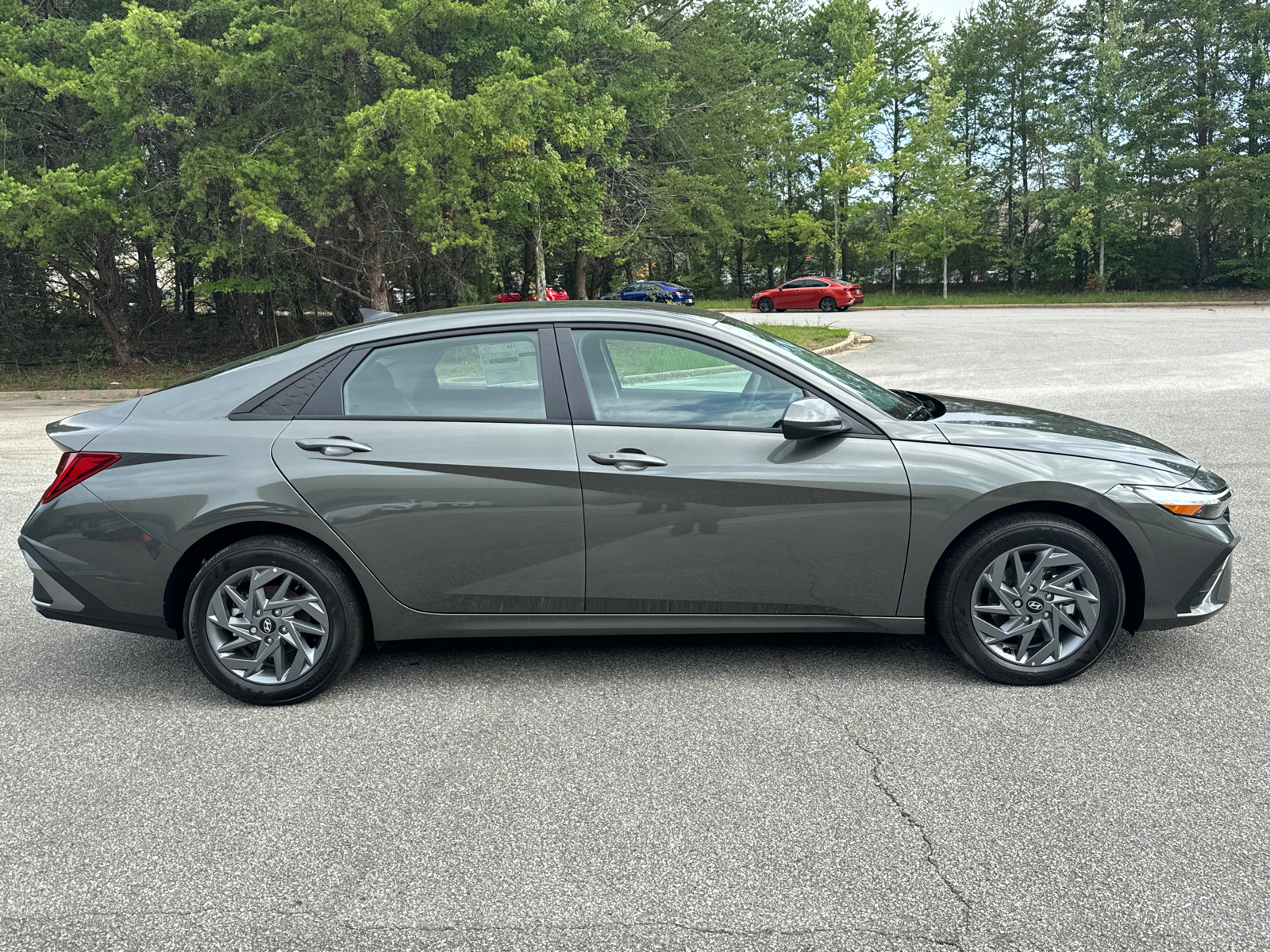 2024 Hyundai Elantra Hybrid Blue 4