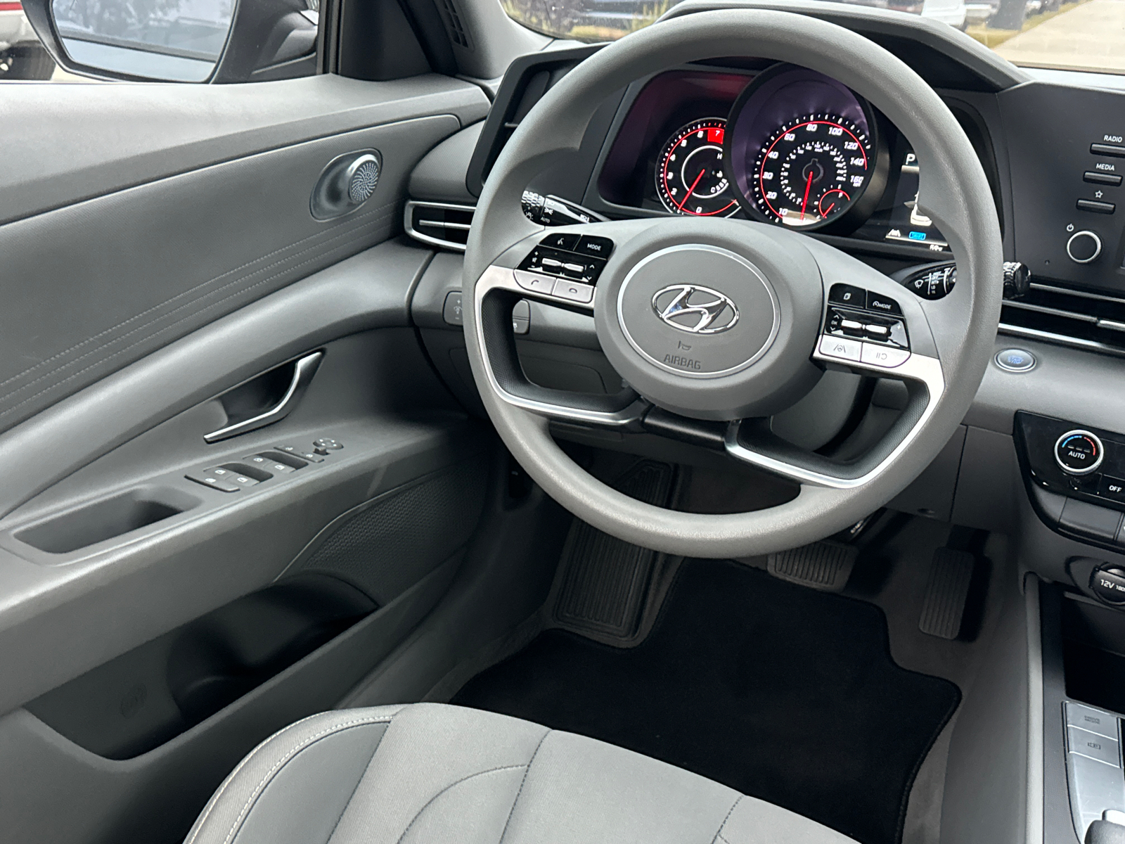 2021 Hyundai Elantra SEL 24