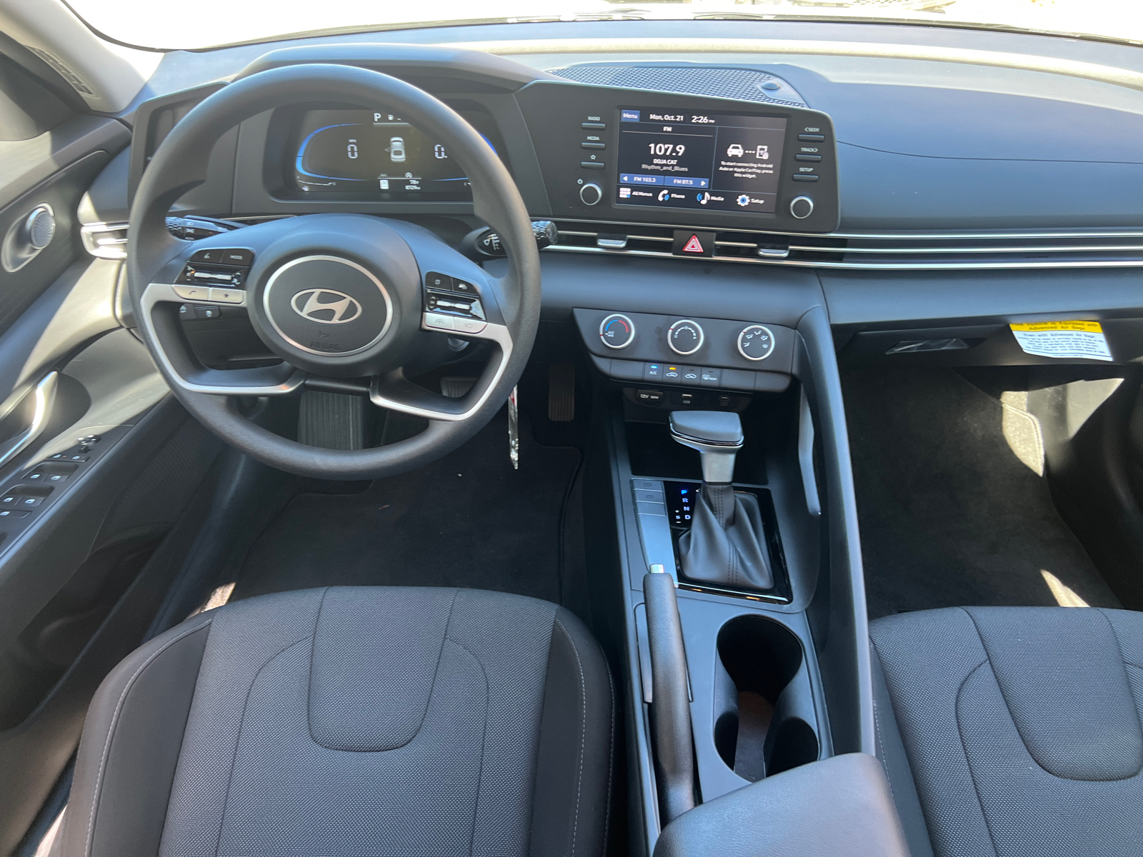 2024 Hyundai Elantra SE 23