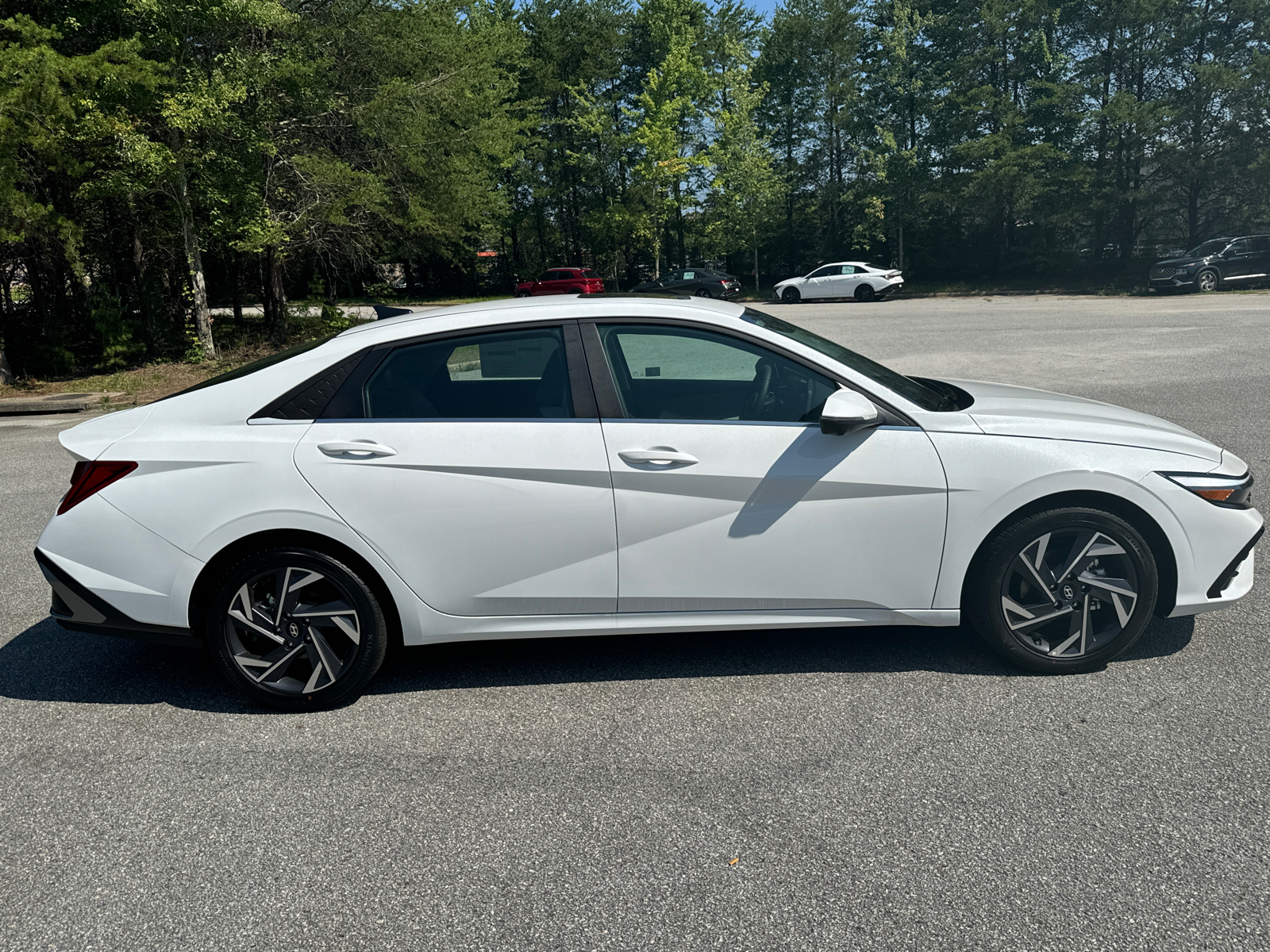 2024 Hyundai Elantra Limited 4