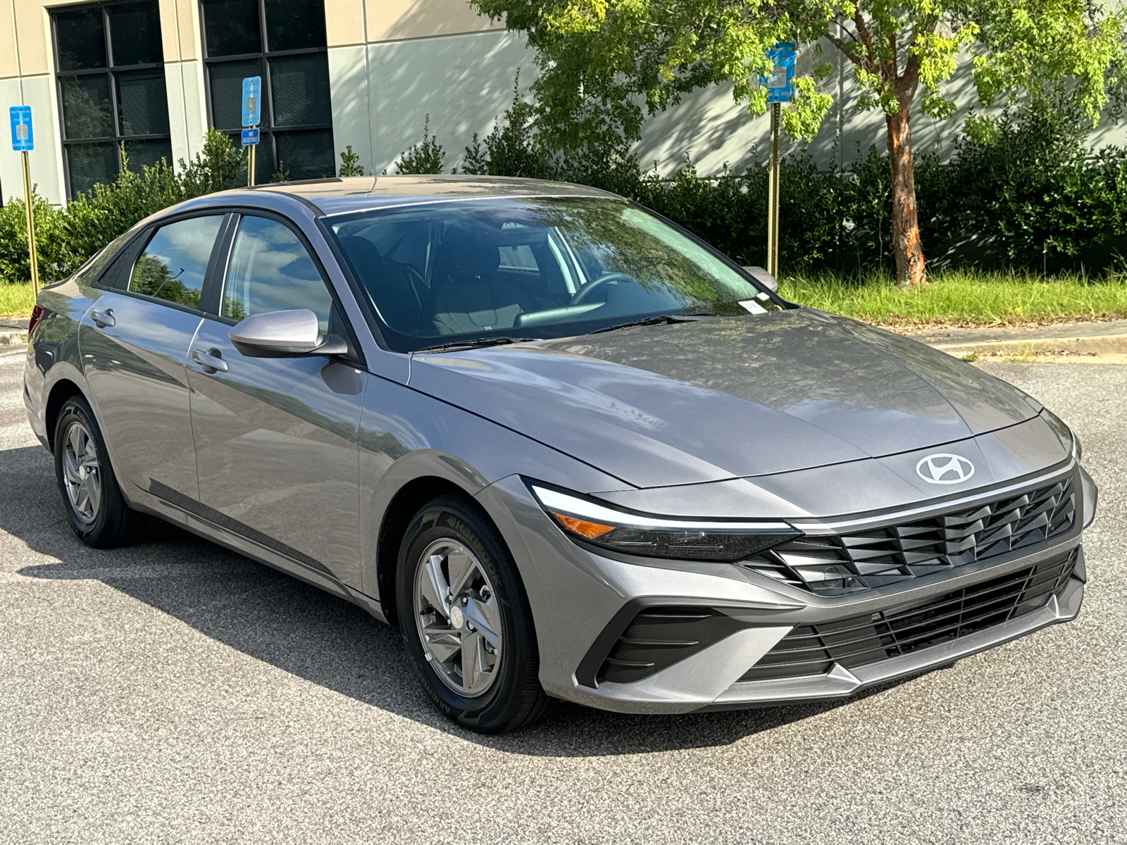 2025 Hyundai Elantra SE 3