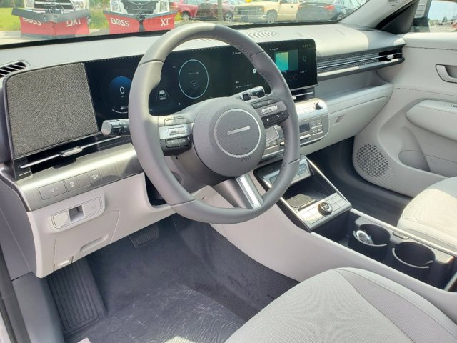 2025 Hyundai Kona SEL Convenience 8