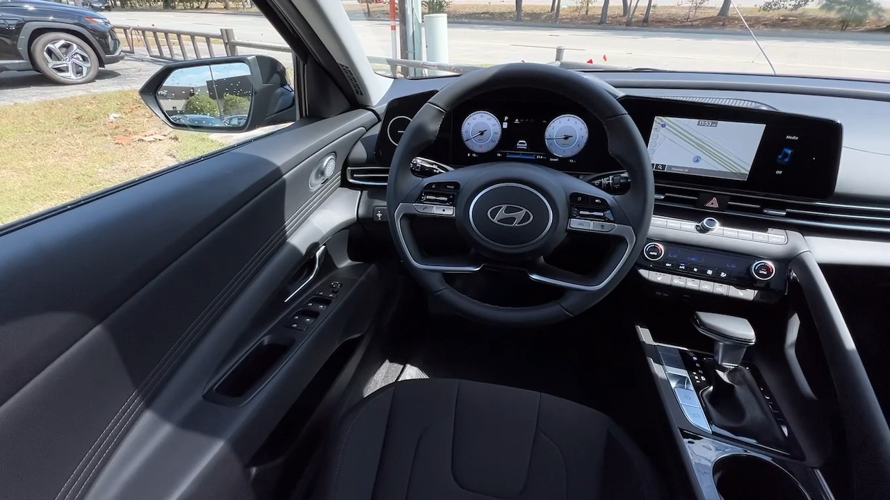 2025 Hyundai Elantra SEL Convenience 21