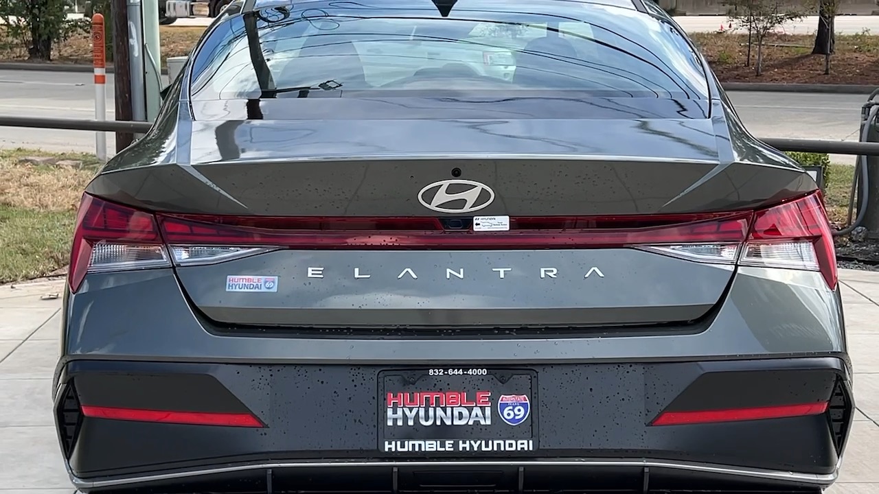 2025 Hyundai Elantra SEL Convenience 17