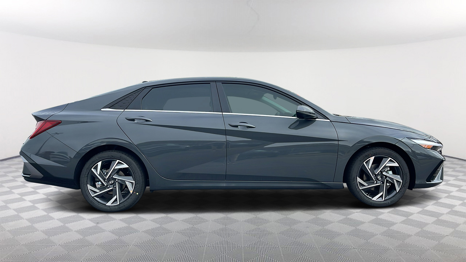 2024 Hyundai Elantra Limited 8