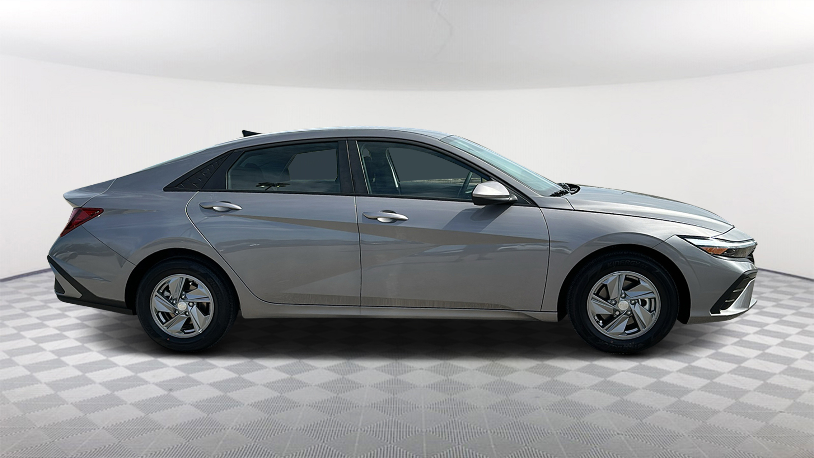 2024 Hyundai Elantra SE 8