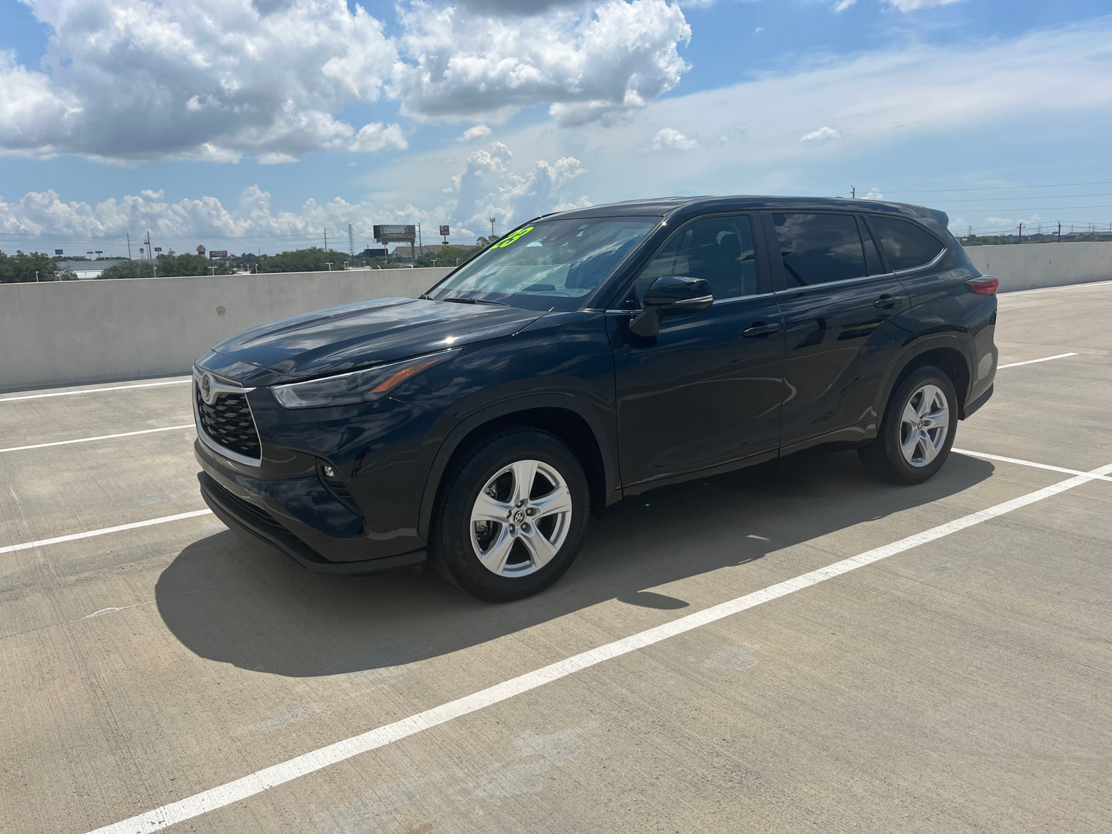 2023 Toyota Highlander LE 8