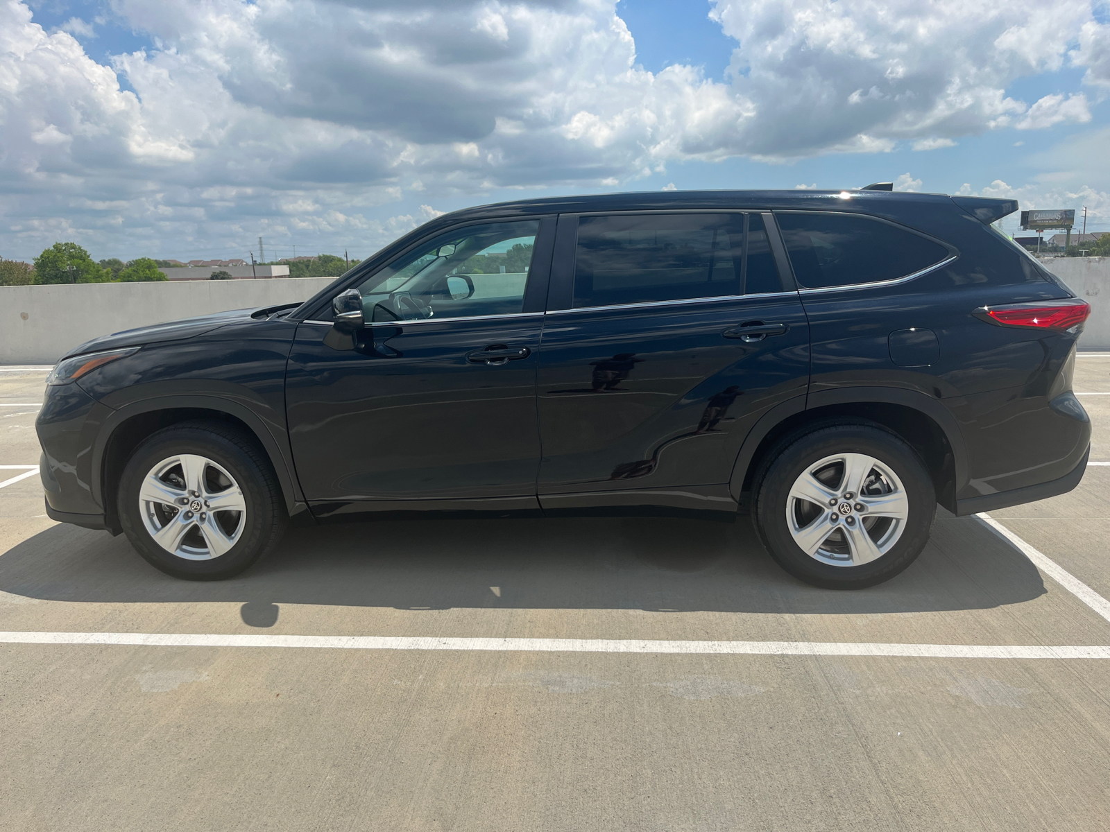 2023 Toyota Highlander LE 10