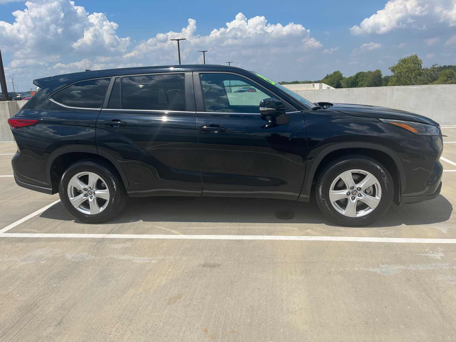 2023 Toyota Highlander LE 16