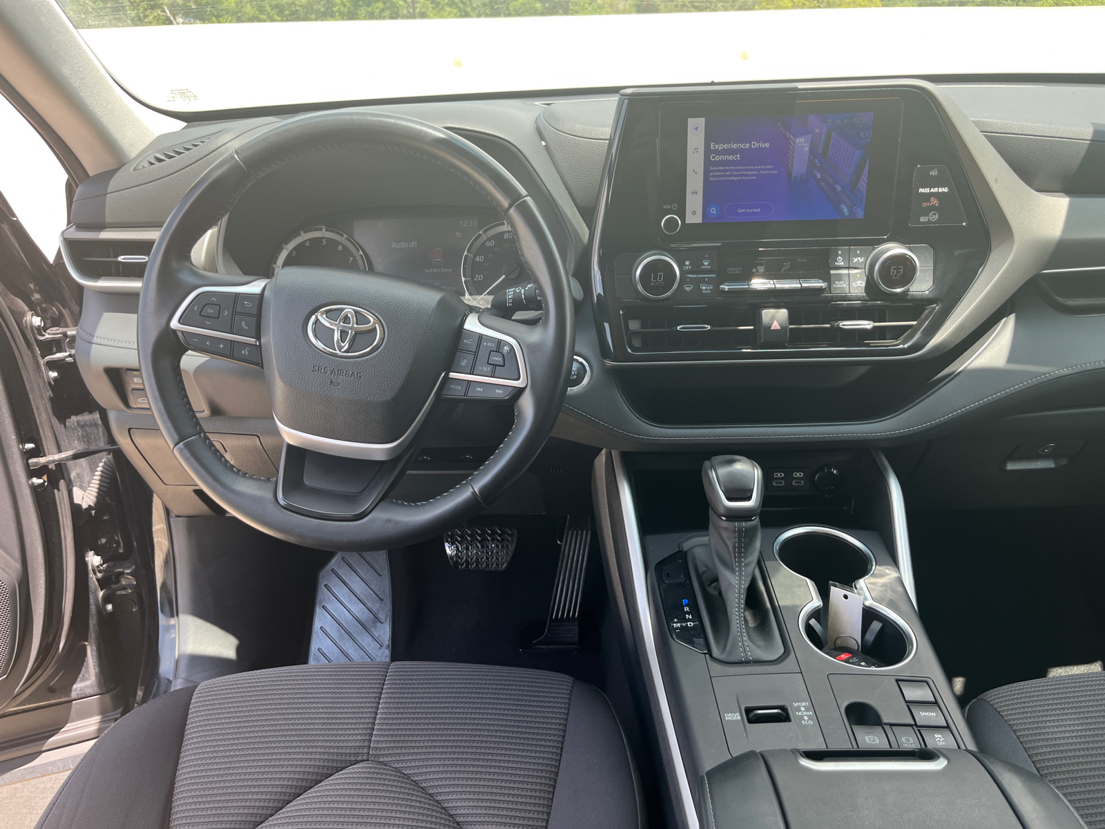 2023 Toyota Highlander LE 29