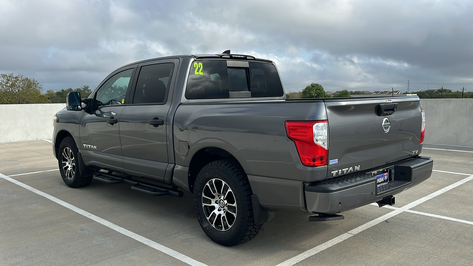 2022 Nissan Titan SV 9