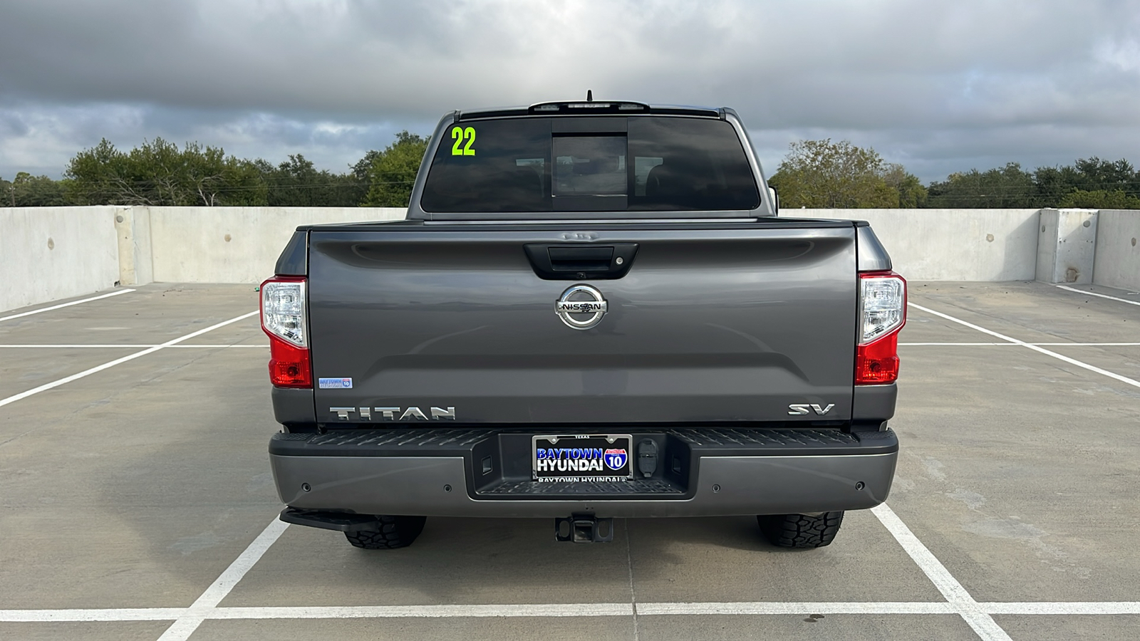 2022 Nissan Titan SV 10