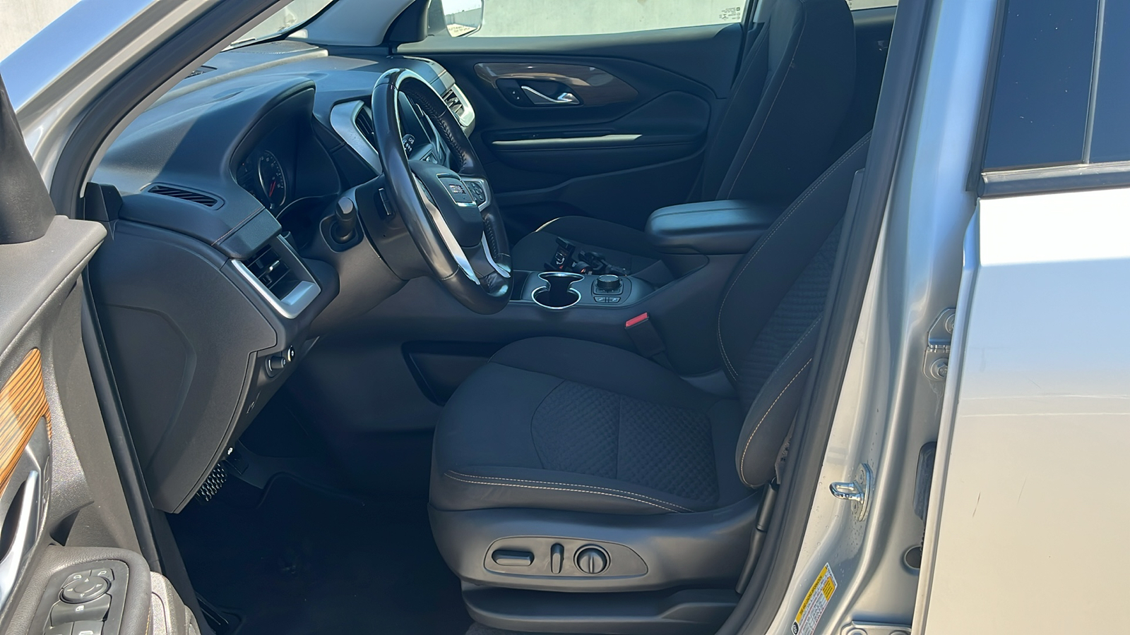 2020 GMC Terrain SLE 3