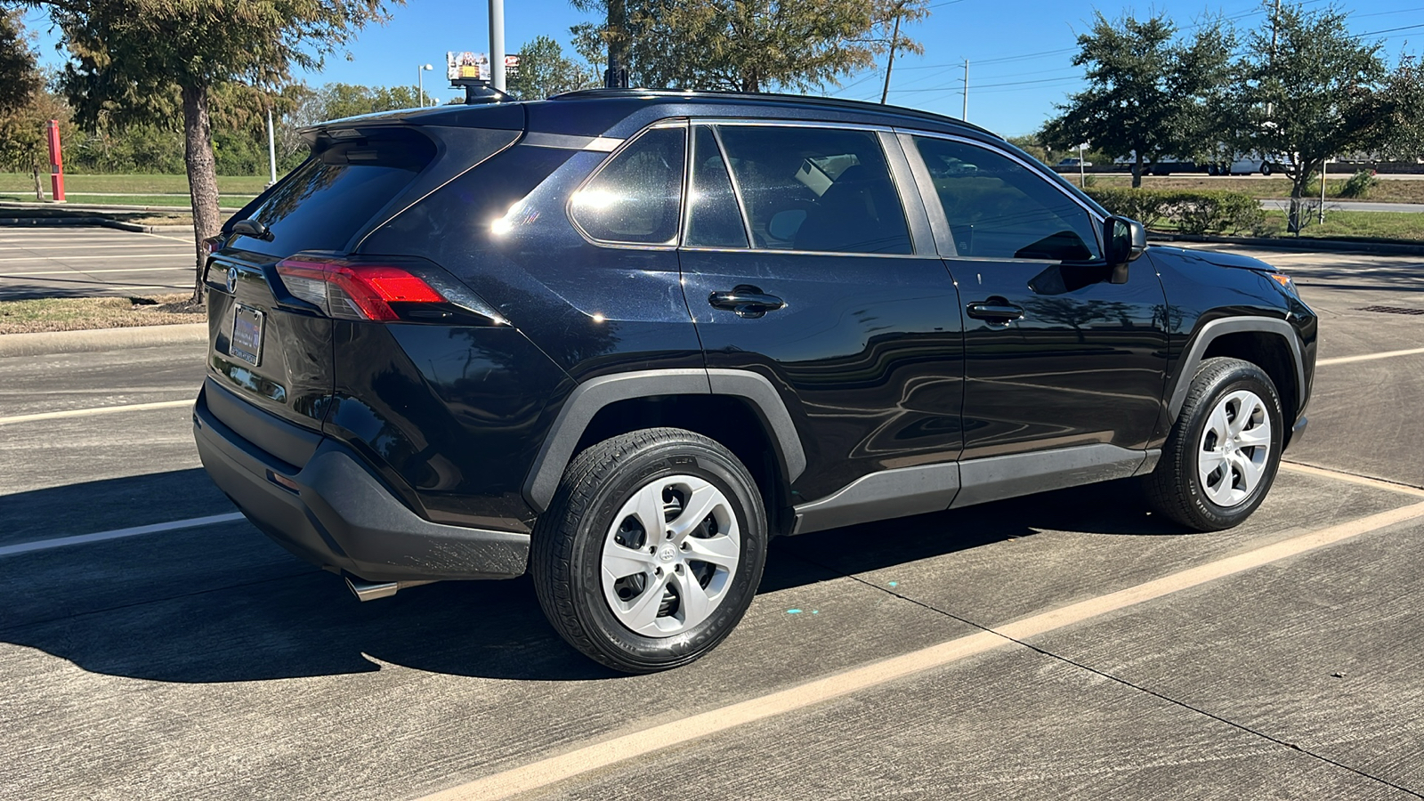 2021 Toyota RAV4 LE 12