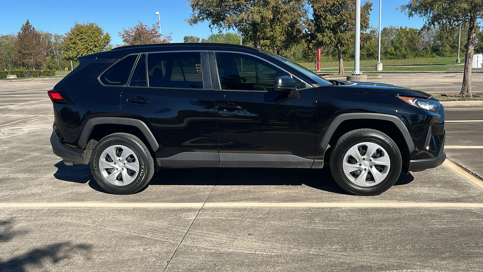 2021 Toyota RAV4 LE 13