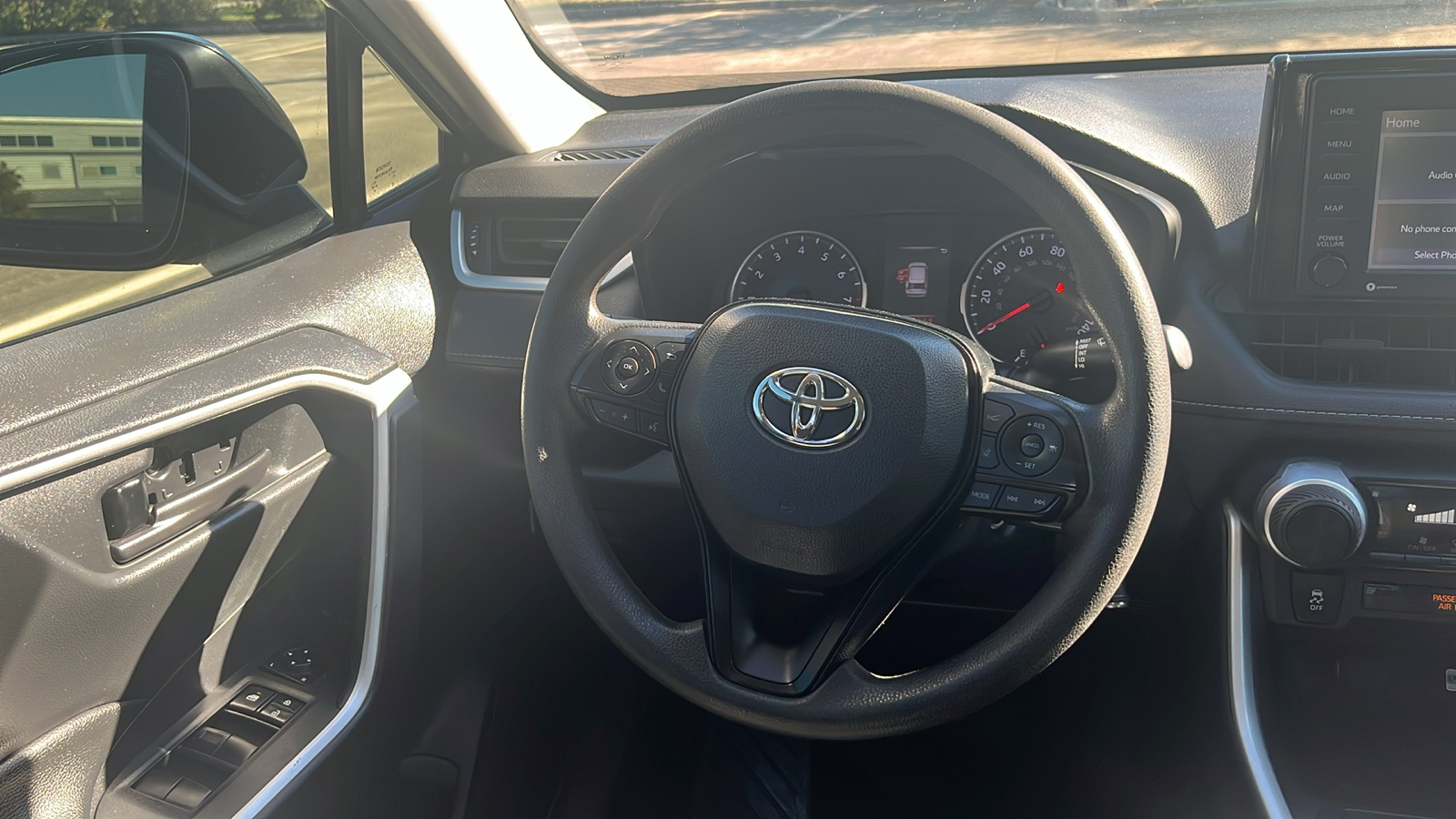 2021 Toyota RAV4 LE 26