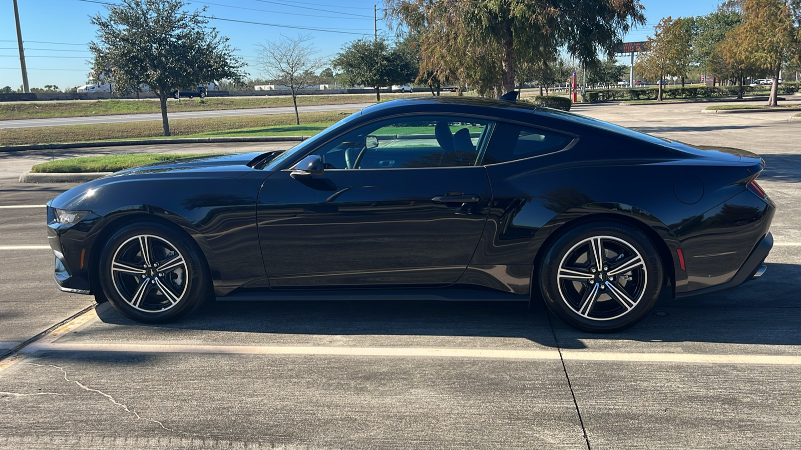 2024 Ford Mustang EcoBoost 8