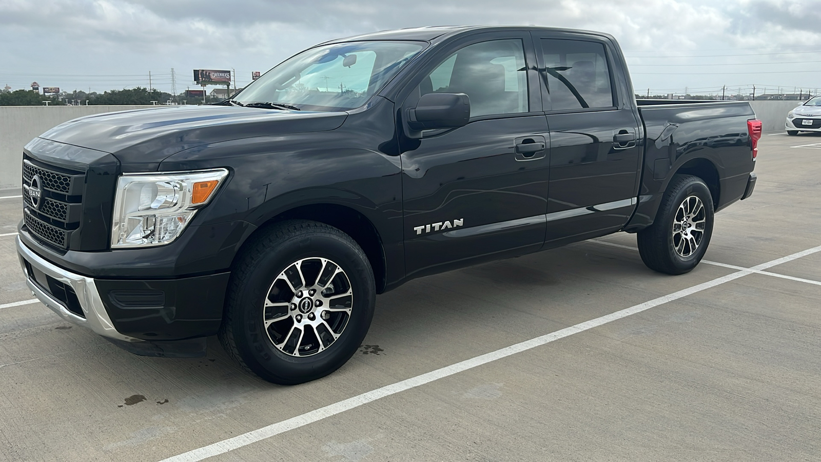 2023 Nissan Titan SV 9