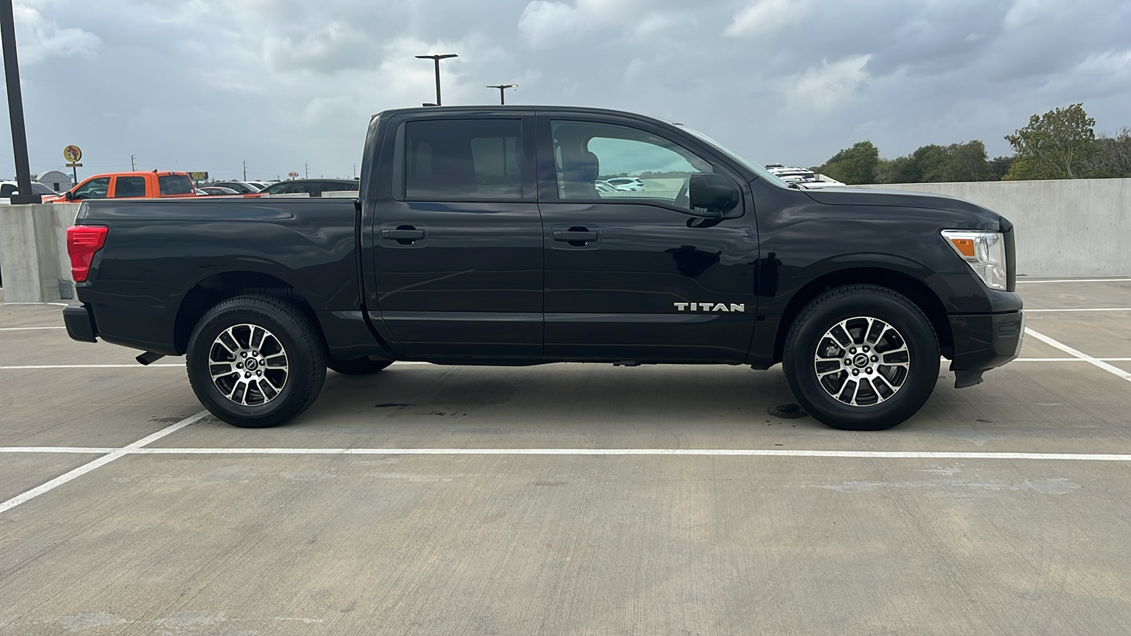 2023 Nissan Titan SV 14