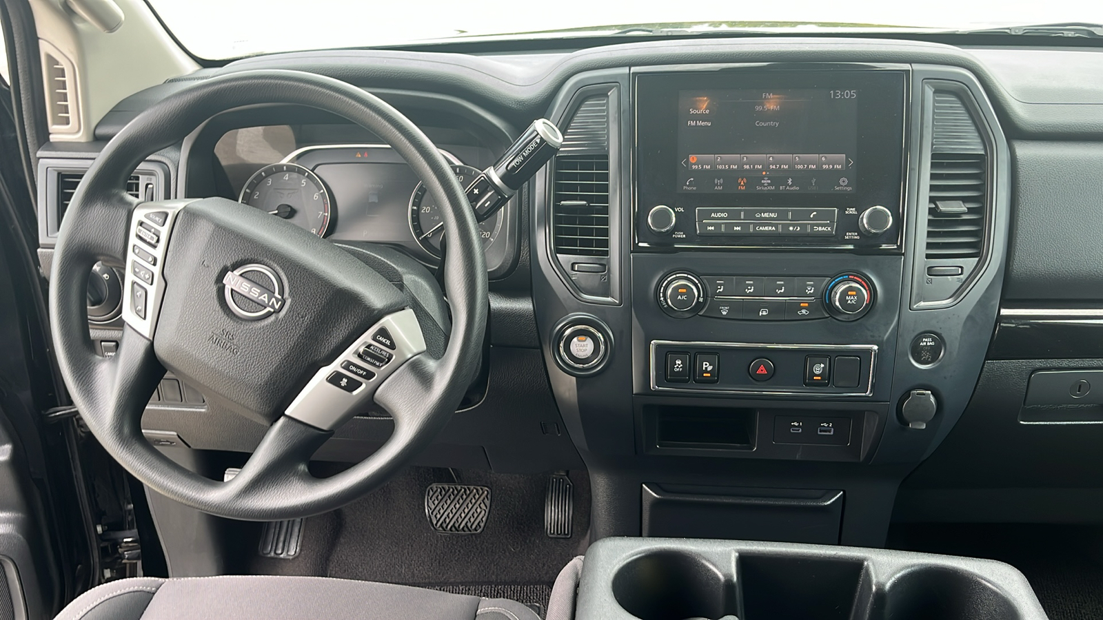 2023 Nissan Titan SV 26