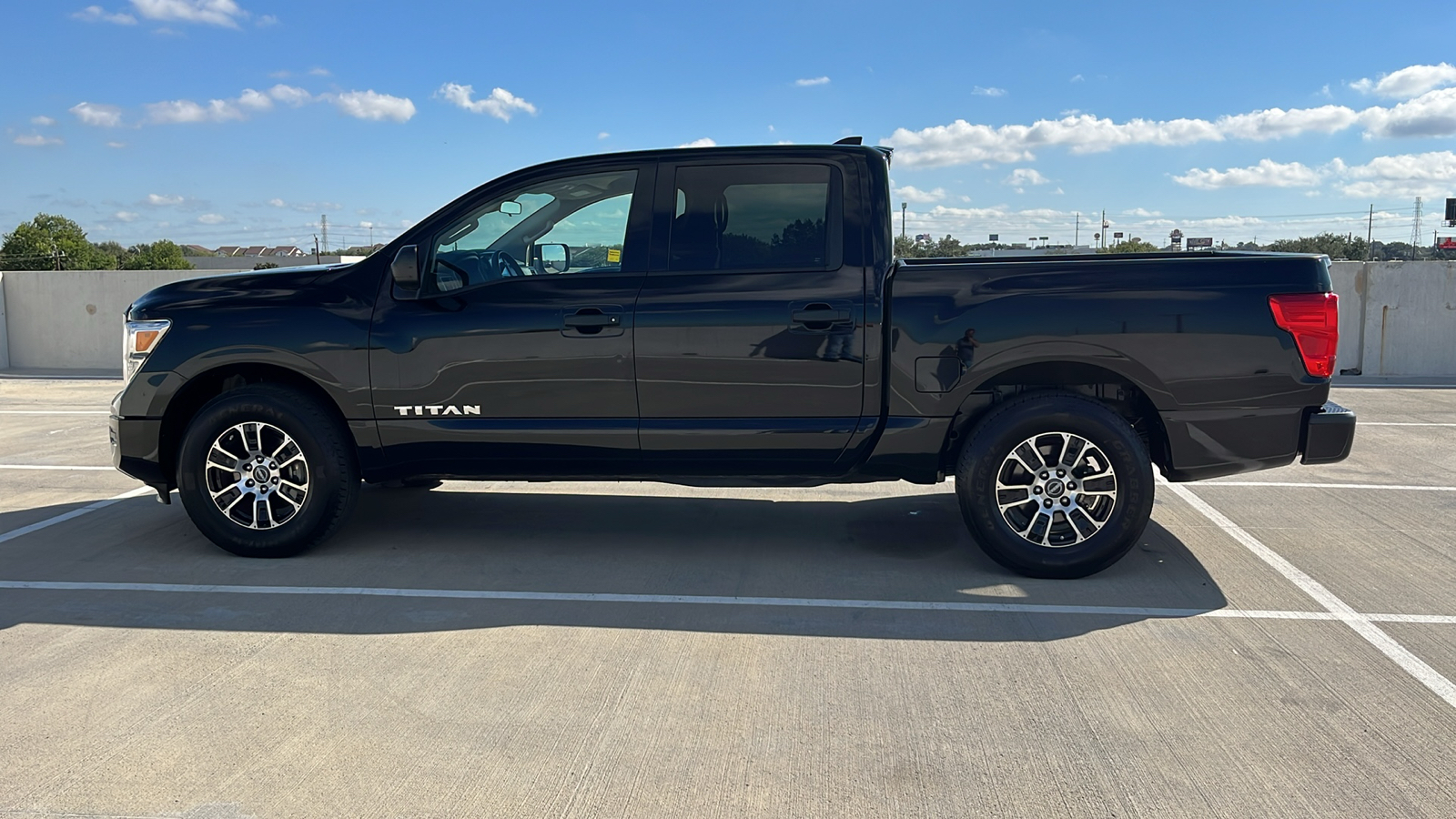 2023 Nissan Titan SV 8