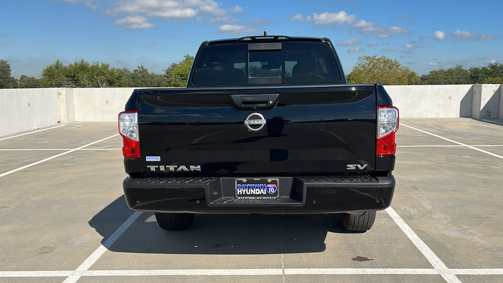 2023 Nissan Titan SV 10