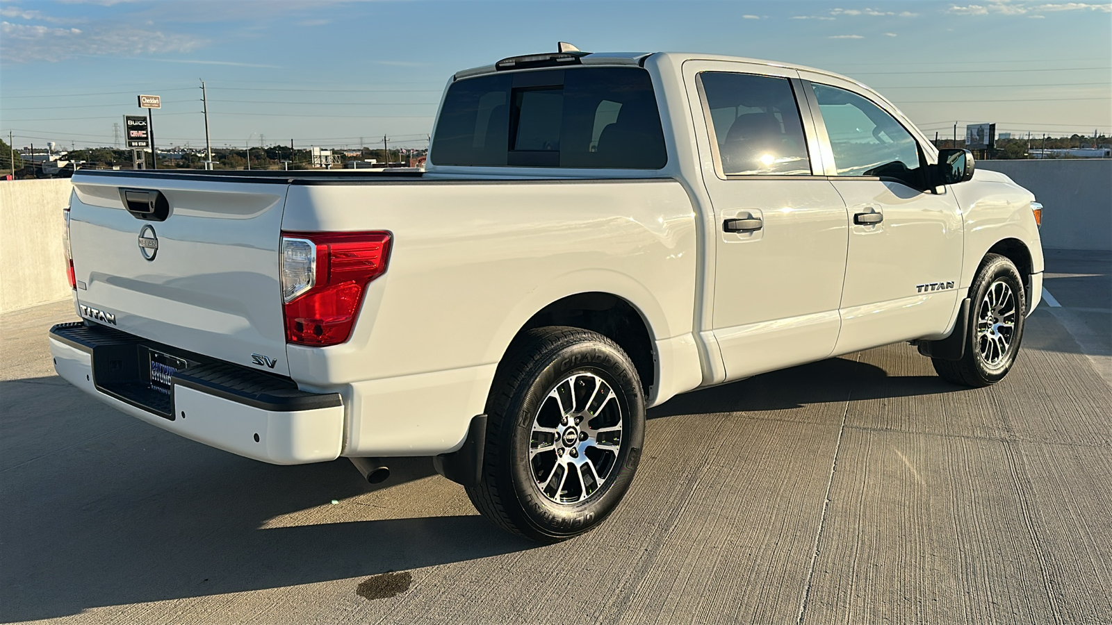 2023 Nissan Titan SV 10