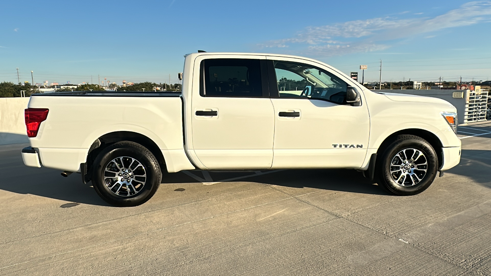 2023 Nissan Titan SV 11