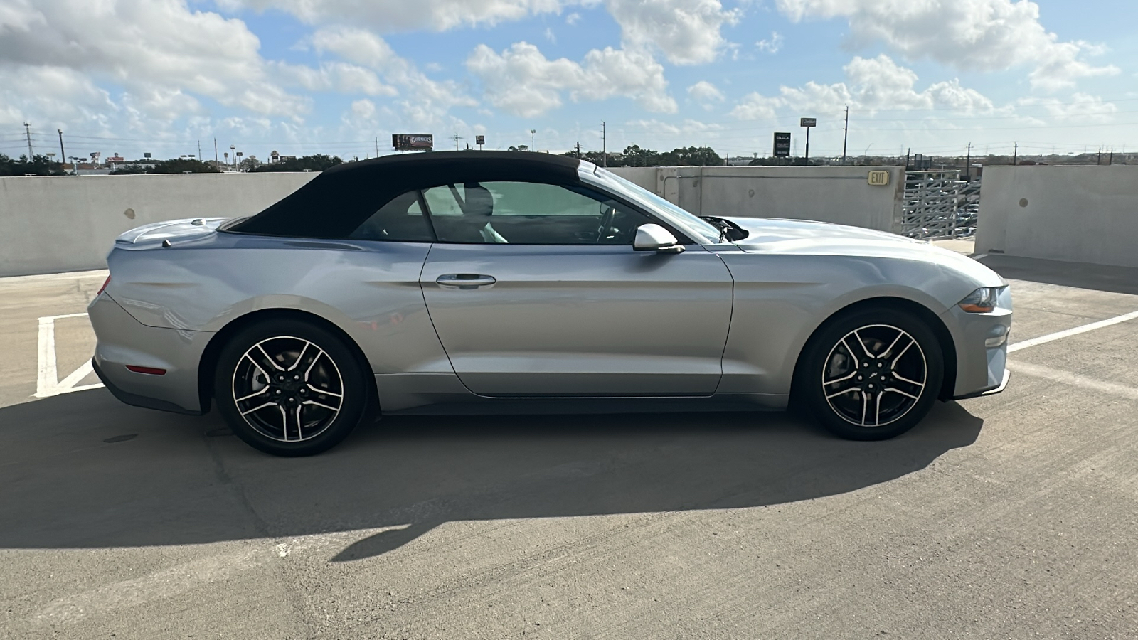 2022 Ford Mustang EcoBoost 12