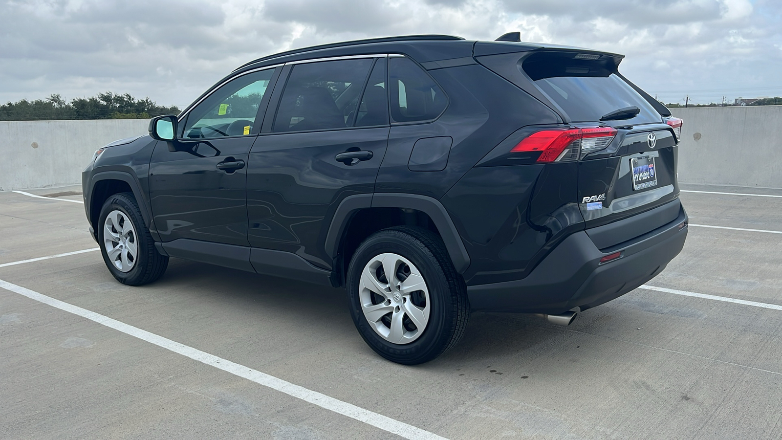 2021 Toyota RAV4 LE 9