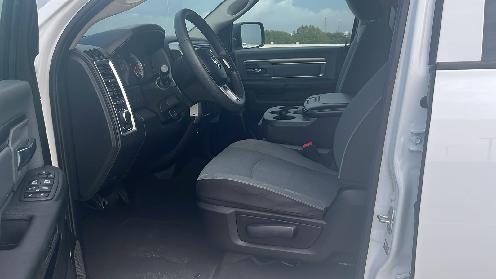 2022 Ram 1500 Classic SLT 3